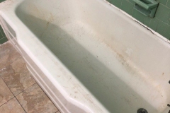 Evia Specialty Painting of tub and tile Before