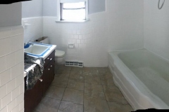 Evia Specialty Painting of tub and tile Before